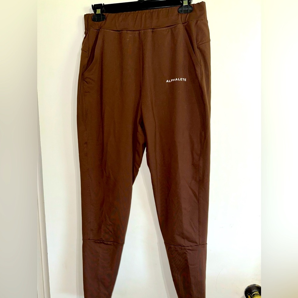 Alphalete Brown Jogger Sweatpants with Tapered Fit. Size Medium